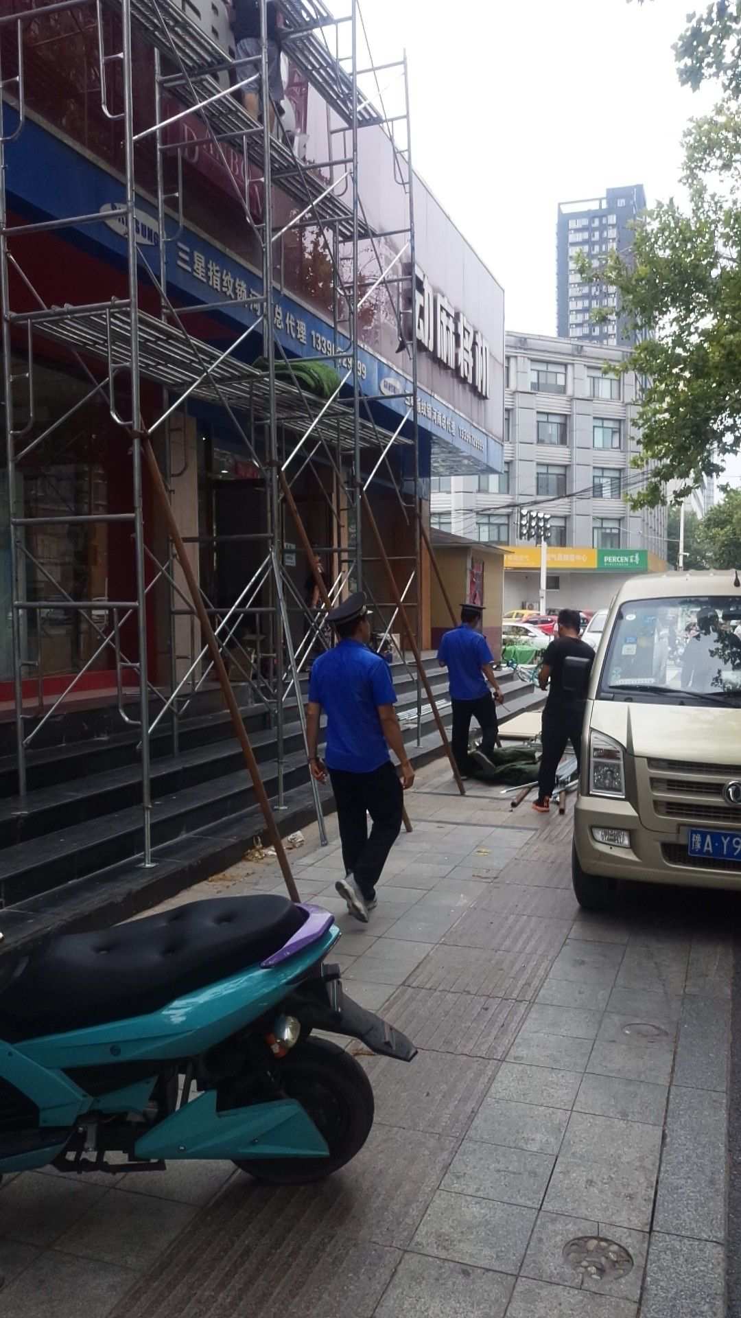 从创意到落地 广告店招的设计制作与安装全流程解析